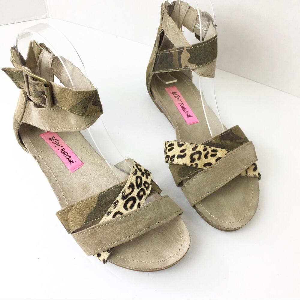 Betsey Johnson Leopard Army Print Sandals SZ 6